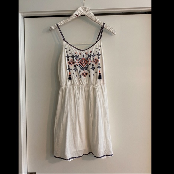 Dresses & Skirts - White sundress with tassels size M medium